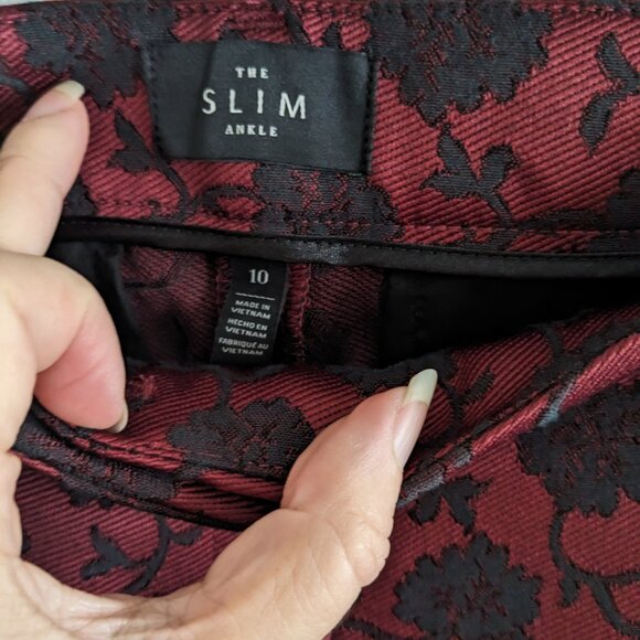 WHBM The Slim Ankle Pant - Red with Black Florals Sz 10 - Picture 9 of 9